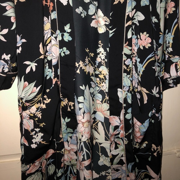 Intimate Robe - Picture 2 of 3